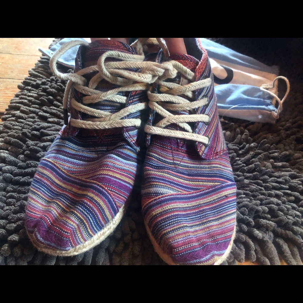 TOMS - Picture 3 of 3